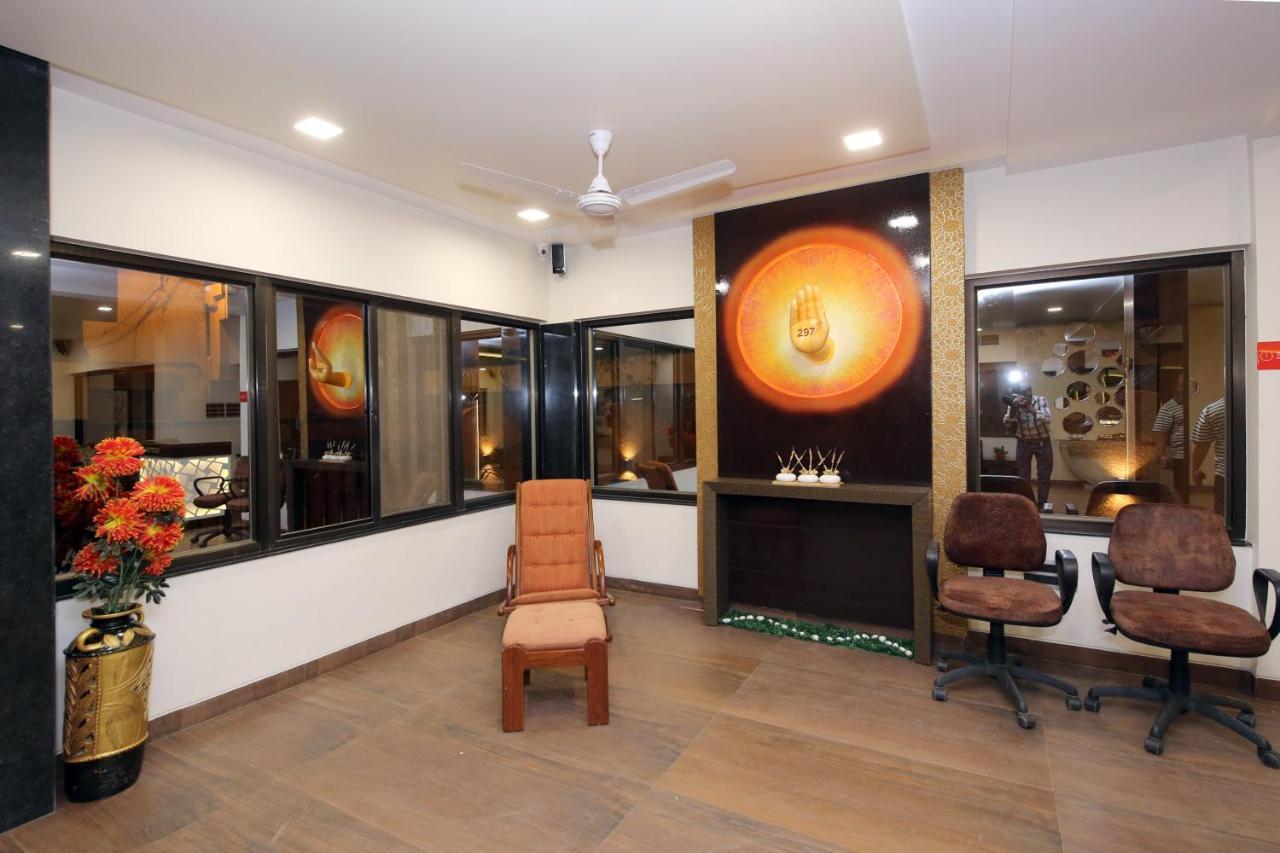 Capital O 36691 Hotel Aashirwad Inn ジャバルプル エクステリア 写真