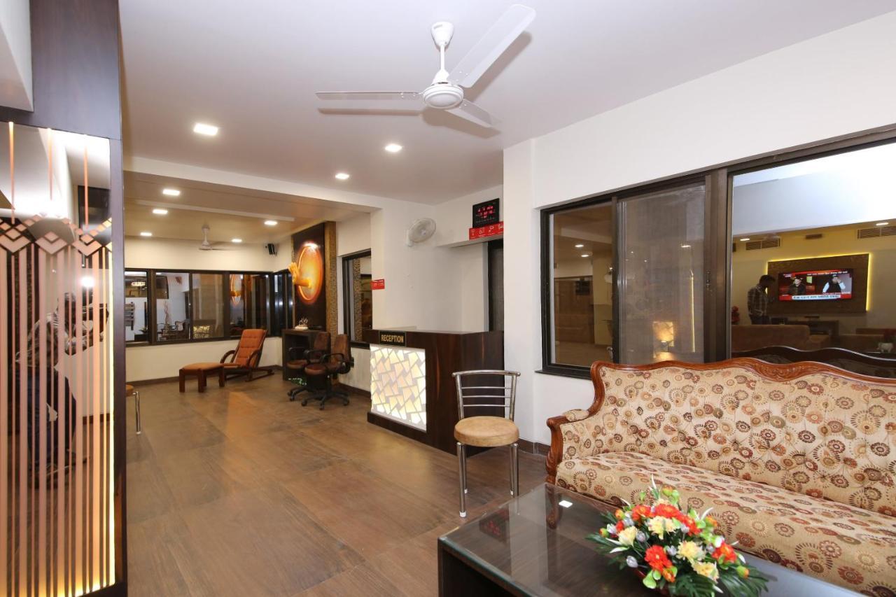 Capital O 36691 Hotel Aashirwad Inn ジャバルプル エクステリア 写真